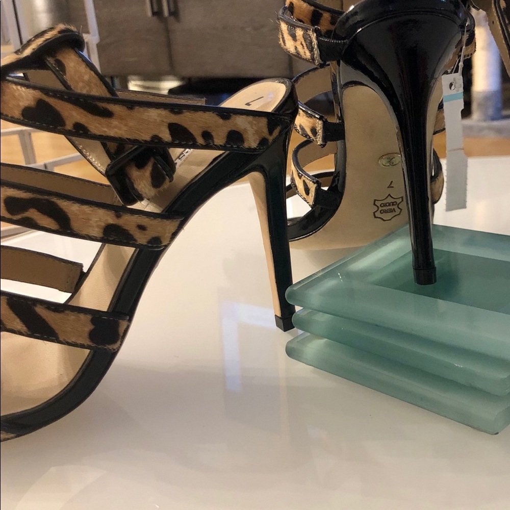 Charles David Leopard Heels sz 7 - Picture 4 of 5